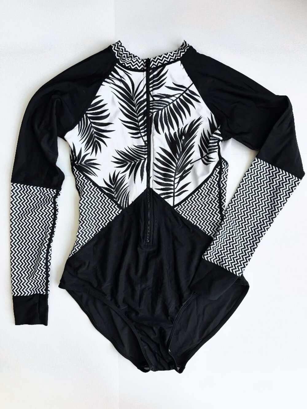 Black White Long Sleeve Zip Front One Piece Swimsuit Rash Guard